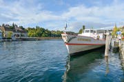 Das MS Arenenberg am Landesteg in Schaffhausen. Über den Winter erhält das Schiff mit Baujahr 1983 zwei neue Motoren. (Bild: Donato Caspari)