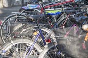 Laut Stadtrat «kontraproduktiv»: Er will nicht, dass Velo-Plätze in Wohnhäusern etwas kosten sollen. (Bild: Urs Flüeler / Keystone, Luzern, 1. Juli 2019)