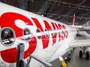 Die Swiss legt ihre Europamaschinen vom Typ C-Series vorübergehend still. Die Maschinen müssen wegen Triebwerksproblemen einer umfassenden Inspektion unterzogen werden. Dies führt zu zahlreichen Flugausfällen. (Bild: KEYSTONE/ALEXANDRA WEY)