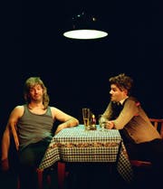 Das Duo «Pasta del Amore» erweitert den Publikumshorizont auch mit Stammtischgesprächen. (Bild: PD)