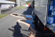 Bei der ausgelaufenen Flüssigkeit handelt es sich um Polypropylenglykol. (Bild: Luzerner Polizei, Kriens, 14. Oktober 2019)
