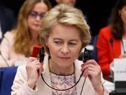 Die EU-Kommission von Ursula von der Leyen kann nicht wie geplant, am 1. November ihre Arbeit aufnehmen. Die Spitze des EU-Parlaments hat am Mittwoch die am 23. Oktober geplante Billigung der Kommission von der Tagesordnung des EU-Parlaments genommen. (Bild: KEYSTONE/AP/JEAN-FRANCOIS BADIAS)