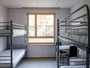 In vielen Bundesasylzentren sind die Schlafräume nicht von innen abschliessbar. Das will der Bund ändern. Auch andere Massnahmen sind geplant, um die Situation von Flüchtlingsfrauen zu verbessern. (Bild: KEYSTONE/ALEXANDRA WEY)