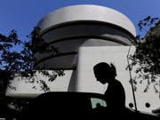 Das Guggenheim Museum in New York, auch «weisse Teetasse» am Central Park, wurde vom Star-Architekten Frank Lloyd Wright gebaut. Am 21. Oktober feiert der Bau seinen 60. Geburtstag. (Bild: Keystone/EPA/JUSTIN LANE)