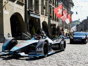 Der Schweizer Formel-E-Fahrer Sebastien Buemi auf Werbetour vor dem Rennen in Bern. Mittlerweile stecken die Veranstalter in finanzieller Schieflage. (Bild: KEYSTONE/ANTHONY ANEX)