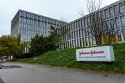 Der J&J-Campus an der Gubelstrasse in Zug. Hier will Médecins Sans Frontières am Donnerstagmittag gegen die Preispolitik des Pharmakonzerns protestieren. (Bild: Jan Pegoraro, 15. Oktober 2019)