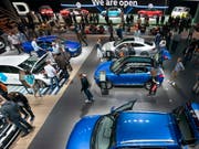 Auf dem europäischen Automarkt zeichnet sich eine sachte Erholung ab. (Bild: KEYSTONE/EPA/RONALD WITTEK)