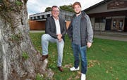 Stadtrat Richard Hungerbühler und Yoyo-Leiter Raphael Gnägi initiieren «Sport am Sonntag» in der Egelmoos-Sporthalle. Bild: Manuel Nagel
