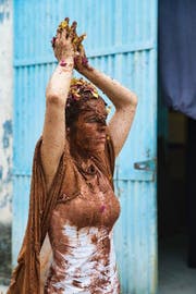 Ausschnitt aus der Serie «Performance Art Havanna Revolution Art Space» mit Claudia Bucher. Das Bild hat Rob Nienburg kreiert. (Bild: PD)