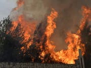 Waldbrand in der Region Mechref südlich der libanesischen Hauptstadt Beirut. (Bild: Keystone/EPA/WAEL HAMZEH)