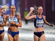 An den jüngsten Leichtathletik-Weltmeisterschaften in Katar litten Marathonläufer und Geher unter den hohen Temperaturen und der Luftfeuchtigkeit, obwohl ihre Wettbewerbe tief in der Nacht stattfanden (Bild: KEYSTONE/EPA/NOUSHAD THEKKAYIL)