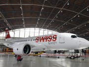 Nach den massiven Ausfällen der Europa-Flugzeuge vom Typ C-Series/A220 wegen Triebwerkinspektionen an den beiden Vortagen läuft der Flugbetrieb bei der Swiss am Donnerstag wieder normal. (Bild: KEYSTONE/WALTER BIERI)