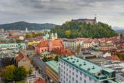 Längst kein Geheimtipp mehr, aber immer wieder einen Besuch wert: die Stadt Ljubljana. Bild: Getty Images