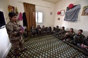 YPJ-Kämpferinnen in Deir ez-Zor bei der Ausbildung. (Bild: EPA)