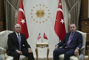 Mike Pence (links) und Recep Tayyip Erdogan. (Bild: AP, Ankara, 17. Oktober 2019)