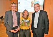 Sie wollen Niklaus von Flüe und seine Frau Dorothee Wyss als spirituelle Figuren in künftig fördern: Tagespräsident Karl Vogler, Geschäftsführerin Doris Hellmüller und Präsident Franz Enderli (von links). (Bild: Romano Cuonz, Sachseln 16. Oktober 2019)