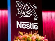 Nestlé ist in den ersten neun Monaten 2019 im Rahmen der Erwartungen gewachsen: Der Umsatz legte um 2,9 Prozent auf 68,4 Milliarden Franken zu. (Bild: KEYSTONE/JEAN-CHRISTOPHE BOTT)