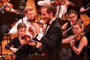 Joseph Sieber hat die musikalische Leitung des Orchesters inne. (Bild: Thomas Krähenbühl)