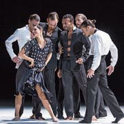Szene aus dem Tanz-/Musik-/Bühnenstück «Carmen.maquia», das derzeit am Luzerner Theater gezeigt wird. (Bild: LT/Gregory Batardon)