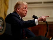 Nannte die Vorsitzende des US-Repräsentantenhauses, Nancy Pelosi, eine «drittklassige Politikerin»: US-Präsident Donald Trump. (Bild: KEYSTONE/AP/EVAN VUCCI)
