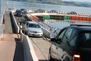 Die Pontonbrücke bei Hergiswil. (Bild: Werner Rupp, 9. Mai 2010)