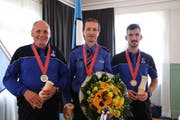 Die Gewinner der Kategorie Pistole, 25 Meter (von links): Christian Waeber, Philipp Wild, Marc Alvarez. (Bilder: Zuger Polizei)