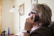 Die Frau wurde mit Telefonanrufen verunsichert. (Symbolbild: Fotolia)