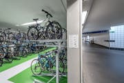 Seit diesem Sommer kann man im ehemaligen Posttunnel unter dem Luzerner Bahnhof Velos parkieren. Nun soll das Parking ausgebaut werden. (Bild Pius Amrein, 11. September 2019)