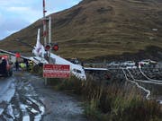 Ein Flugzeug der Fluglinie PenAir ist bei einer missglückten Landung in Alaska über die Landebahn hinaus geraten und fast bis ins Meer gerollt. (Bild: KEYSTONE/AP Jim Paulin)