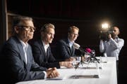 Geben die Übernahme bekannt (von links): Peter Wanner, Verwaltungsratspräsident von CH Media, Dominik Kaiser, CEO der 3 Plus Group, und Axel Wüstmann, CEO von CH Media. Bild: Keystone