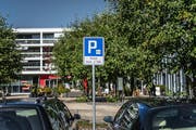 Die Gewerbler des Oedehofs baten den Gemeinderat um Parkkontrollen.(Bild: Michel Canonica)