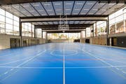Die neue Dreifach-Sporthalle mit dem gegossenen Polyurethan-Boden ist bereit. (Bild: Donato Caspari)