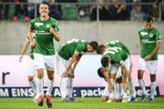 St.Gallens Lukas Görtler bejubelt gegen Servette sein erstes Tor für den FC St.Gallen. (Bild: Gian Ehrenzeller/Keystone)
