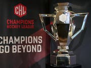 Mit Bern, Zug, Biel und Lausanne befinden sich in der Champions Hockey League noch vier Schweizer Klubs im Rennen um die Siegertrophäe (Bild: KEYSTONE/ANTHONY ANEX)
