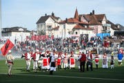 Albanisches Wil: Beim Freundschaftsspiel zwischen dem FC Wil und der kosovarischen Fussballauswahl gestaltet eine Folkloregruppe die Pausenunterhaltung. (Bild: Gian Ehrenzeller/KEY; Wil, 12. Oktober 2014)