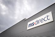 Ein Angestellter von MS Direct bearbeitet an der Textilstrasse durchschnittlich elf Pakete pro Stunde. (Bild: Reto Martin)