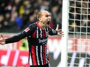Frankfurts Bas Dost schreit die Freude über seinen Treffer raus. (Bild: KEYSTONE/EPA/ARMANDO BABANI)