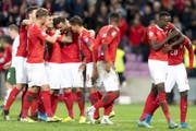 Die Schweizer Fussball-Nati berührt wieder. Bild: Keystone