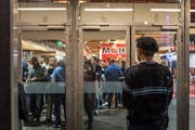 Nach Messeschluss feiern die Jungen noch weiter. (Bild: Michel Canonica)