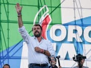 Lega-Chef Matteo Salvini führt in Rom eine Demonstration des Mitte-Rechts-Lagers gegen die Regierung an. (Bild: KEYSTONE/EPA ANSA/ALESSANDRO DI MEO)