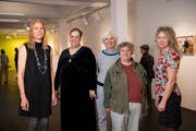 Die ausstellenden Künstlerinnen und Künstler: Sascha Alexa Martin Müller, Francesca Bertolosi, Muda Mathis und Sus Zwick (von links). (Bild: Ralph Ribi)