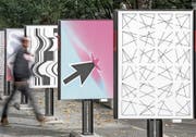 Eindrücklich in seinen Farben und in der Formgebung: das Siegerplakat von Marco Martoglio, ausgestellt vor der Luzerner Kantonalbank. Bild: Pius Amrein (Luzern, 2. Oktober 2019)