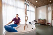 Über die Hälfte der Frauen gebärt im Wasser. (Bild: Ralph Ribi)