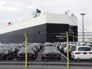 Der US-Automarkt schwächelt - aber etwa der deutsche Fahrzeugkonzern Mercedes-Benz kann sich dem rückläufigen Trend widersetzen. (Bild: KEYSTONE/EPA/FOCKE STRANGMANN)