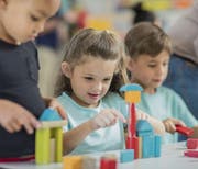 In den St.Galler SpiKi-Spielgruppen werden Schweizer und ausländische Kinder ein- oder zweimal in der Woche miteinander gefördert. Bild: Westend61/Keystone