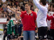 Pfadi Winterthur mit Trainer Adi Brüngger führt die Tabelle in der Handball-NLA weiter an (Bild: KEYSTONE/MELANIE DUCHENE)