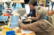 Das Projekt Repair-Café wurde von der Alpen-Initiative ausgezeichnet. (Bild: Keystone, 28. September 2019)