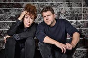 Sibylle Berg mit einem ihrer ersten Gäste: Rapper Knackeboul. (Bild: zvg)