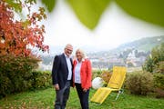 Im Bild ist Gallivater 2020, Hugo Herzog mit seiner Frau Lucette Oggier Herzog in ihrem Garten über Kriens. (Bild: Roger Grütter, Kriens, 20. Oktober 2019)