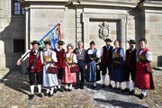 Auch die Sennenfamilie mit Sepp und Regina Planzer-Arnold an der Spitze freute sich über den goldenen Herbsttag in Einsiedeln. (Bild: Georg Epp, 19. Oktober 2019)
